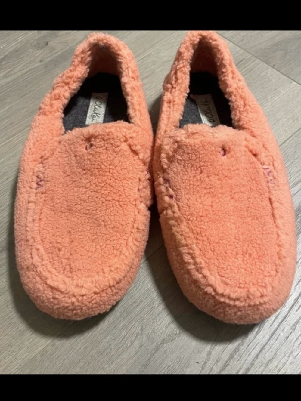 OluKai Nohea Heu Fuzzy Slippers - Coral